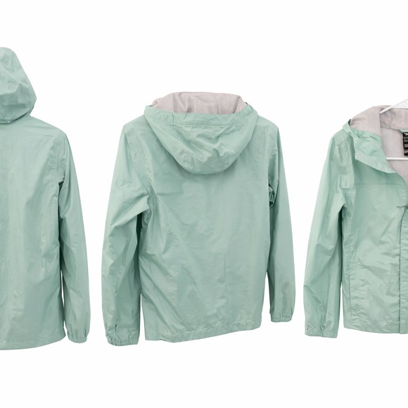 The North Face Women’s lightweight hooded rain jacket, Mint Green. - Picture 4 of 8